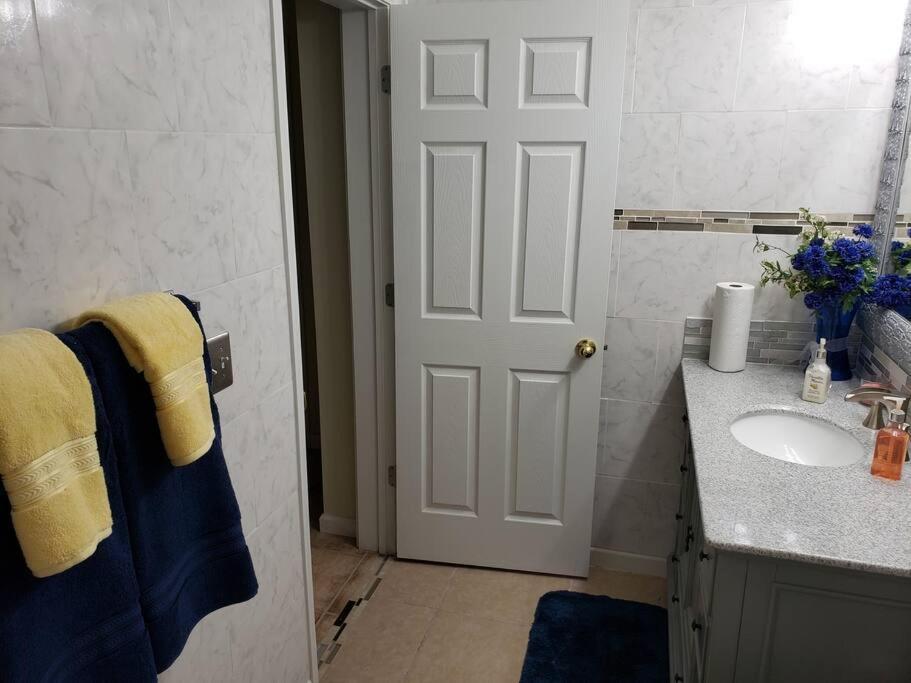 Entire Apartment Suite Family Singles Couples Nurses Dinners Business Meetings リソニア エクステリア 写真