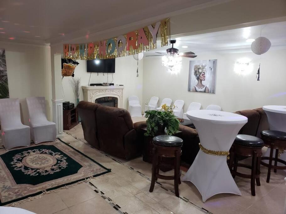 Entire Apartment Suite Family Singles Couples Nurses Dinners Business Meetings リソニア エクステリア 写真